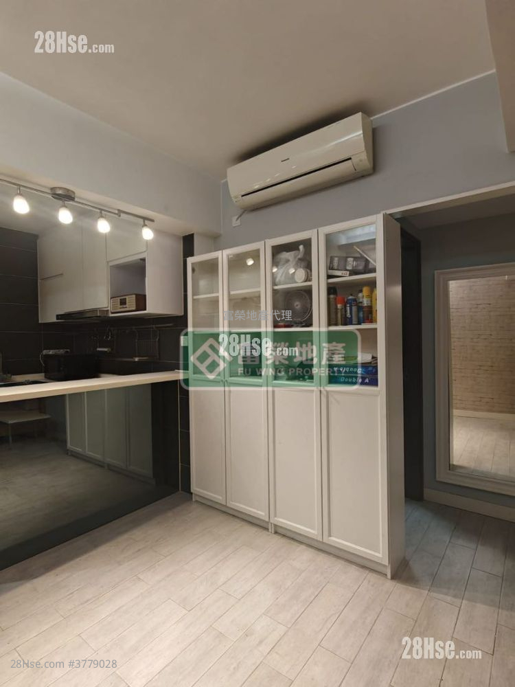 Mandarin Court Sell 2 Bedrooms , 1 Bathroom 436 ft²