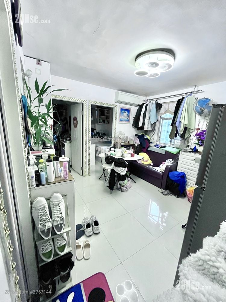 Golden Building Sell 2 Bedrooms , 1 Bathroom 347 ft²