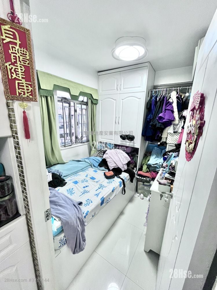 Golden Building Sell 2 Bedrooms , 1 Bathroom 347 ft²