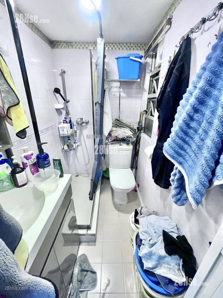 Golden Building Sell 2 Bedrooms , 1 Bathroom 347 ft²