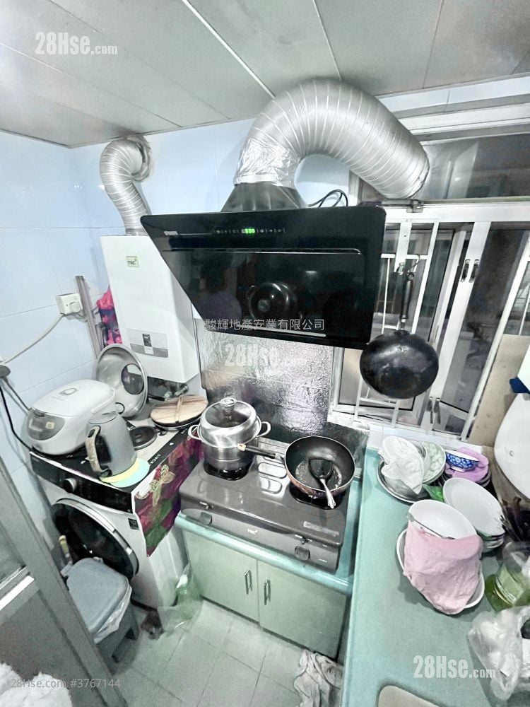 Golden Building Sell 2 Bedrooms , 1 Bathroom 347 ft²