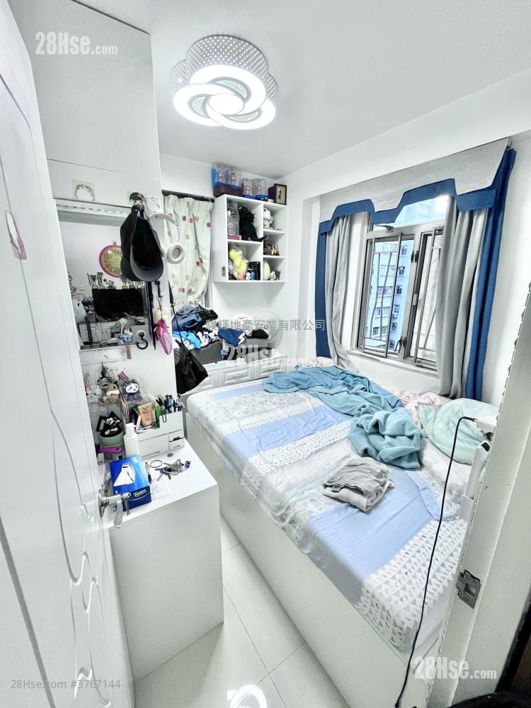 Golden Building Sell 2 Bedrooms , 1 Bathroom 347 ft²