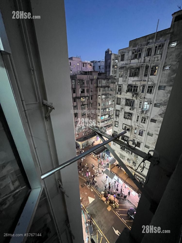 Golden Building Sell 2 Bedrooms , 1 Bathroom 347 ft²