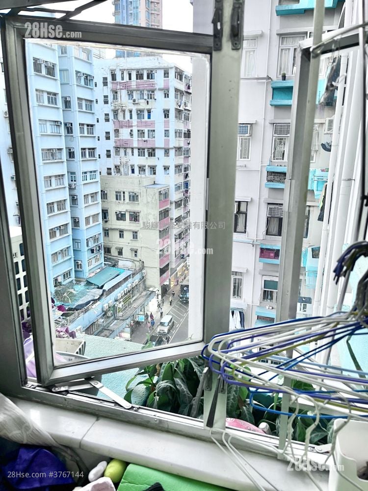 Golden Building Sell 2 Bedrooms , 1 Bathroom 347 ft²