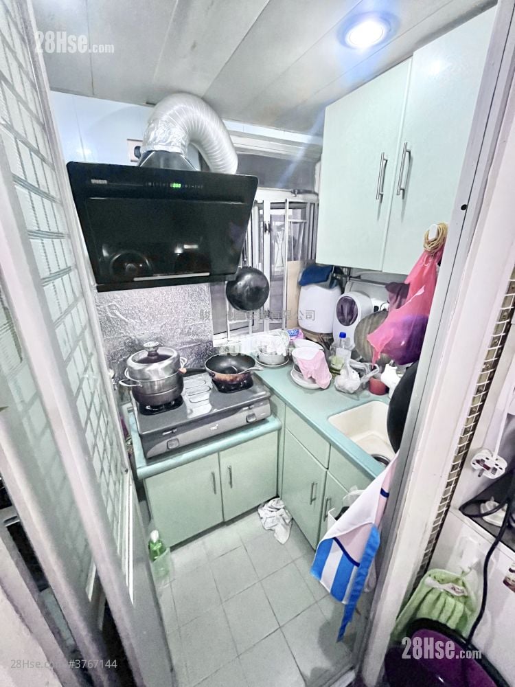 Golden Building Sell 2 Bedrooms , 1 Bathroom 347 ft²