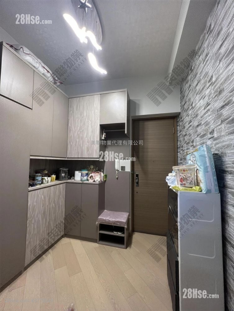 Metro 6 Sell 2 Bedrooms , 1 Bathroom 410 ft²