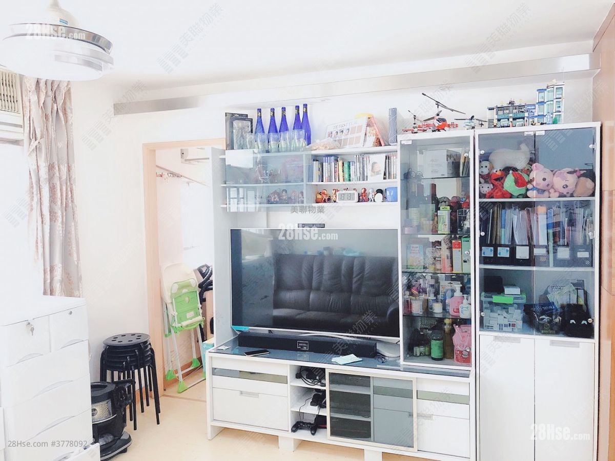 Yan Shing Court Sell 2 Bedrooms , 1 Bathroom 401 ft²