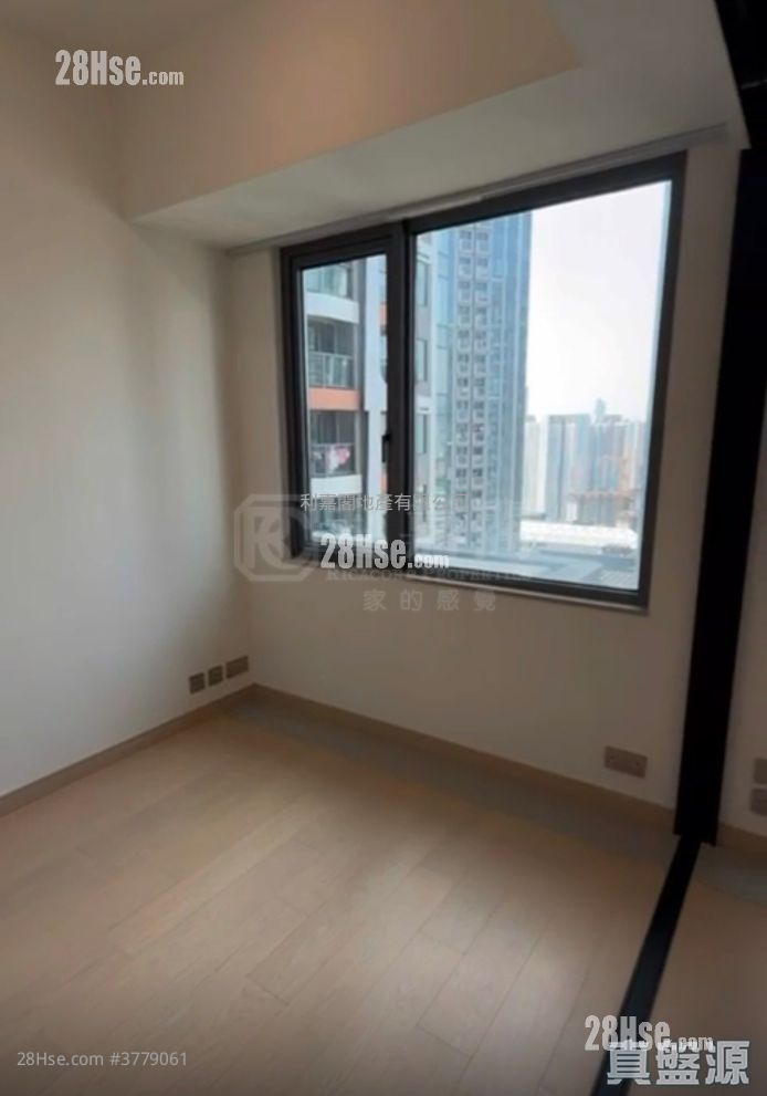 K. Summit Rental 293 ft²