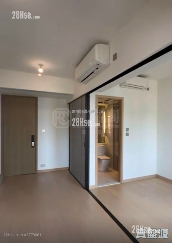 K. Summit Rental 293 ft²