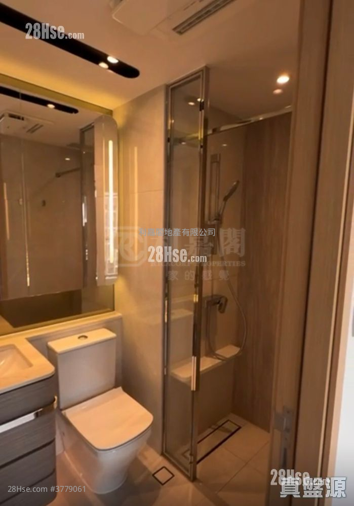 K. Summit Rental 293 ft²