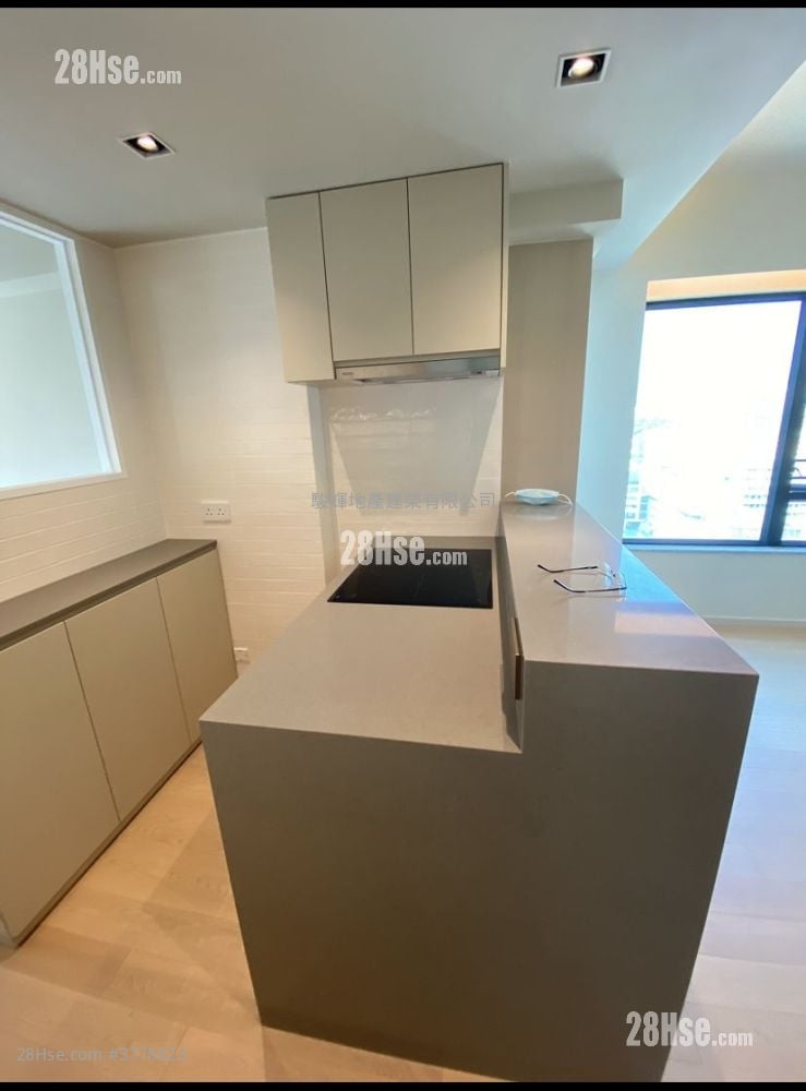 City 18 Sell 1 Bedroom , 1 Bathroom 319 ft²