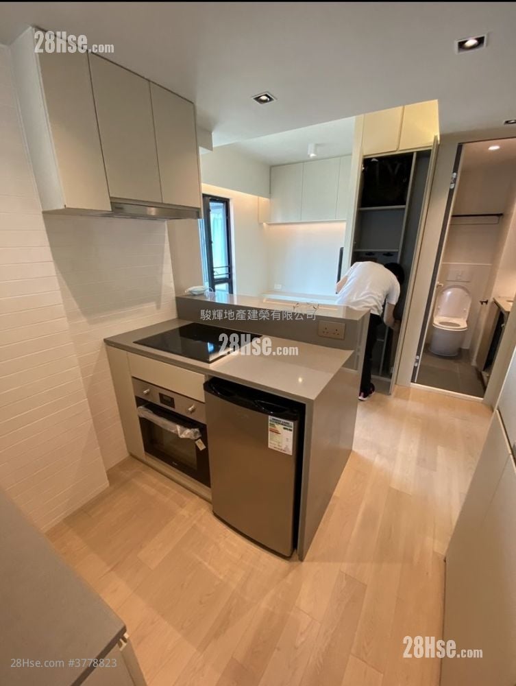 City 18 Sell 1 Bedroom , 1 Bathroom 319 ft²