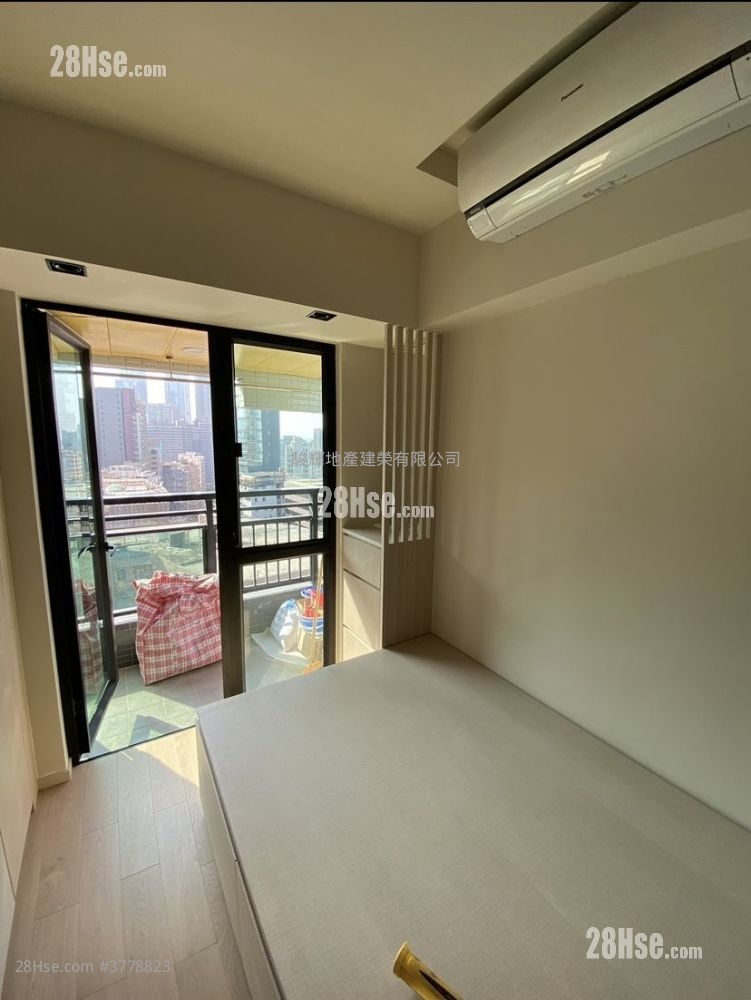City 18 Sell 1 Bedroom , 1 Bathroom 319 ft²