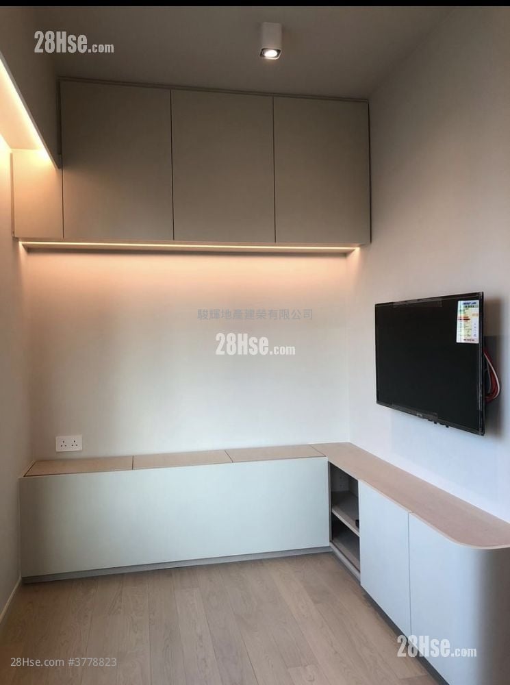 City 18 Sell 1 Bedroom , 1 Bathroom 319 ft²