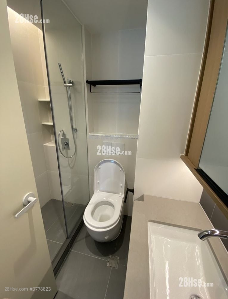 City 18 Sell 1 Bedroom , 1 Bathroom 319 ft²