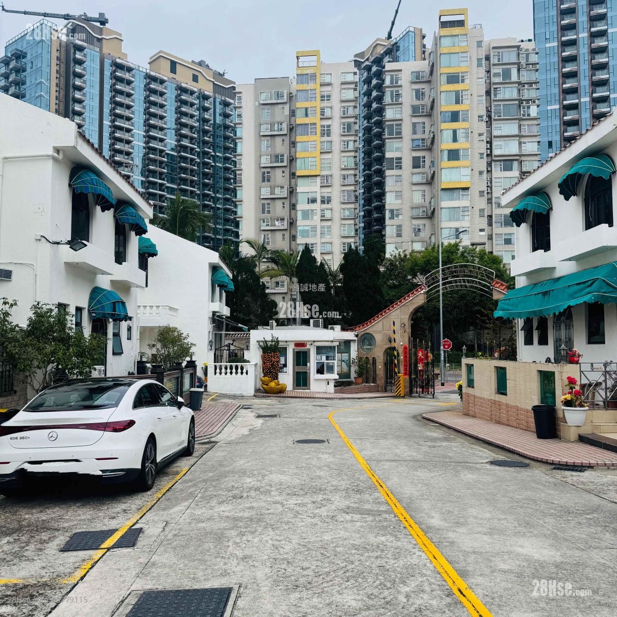 蒙地卡罗别墅 租盘 5+ 房 , 4 浴室 2,044 平方尺