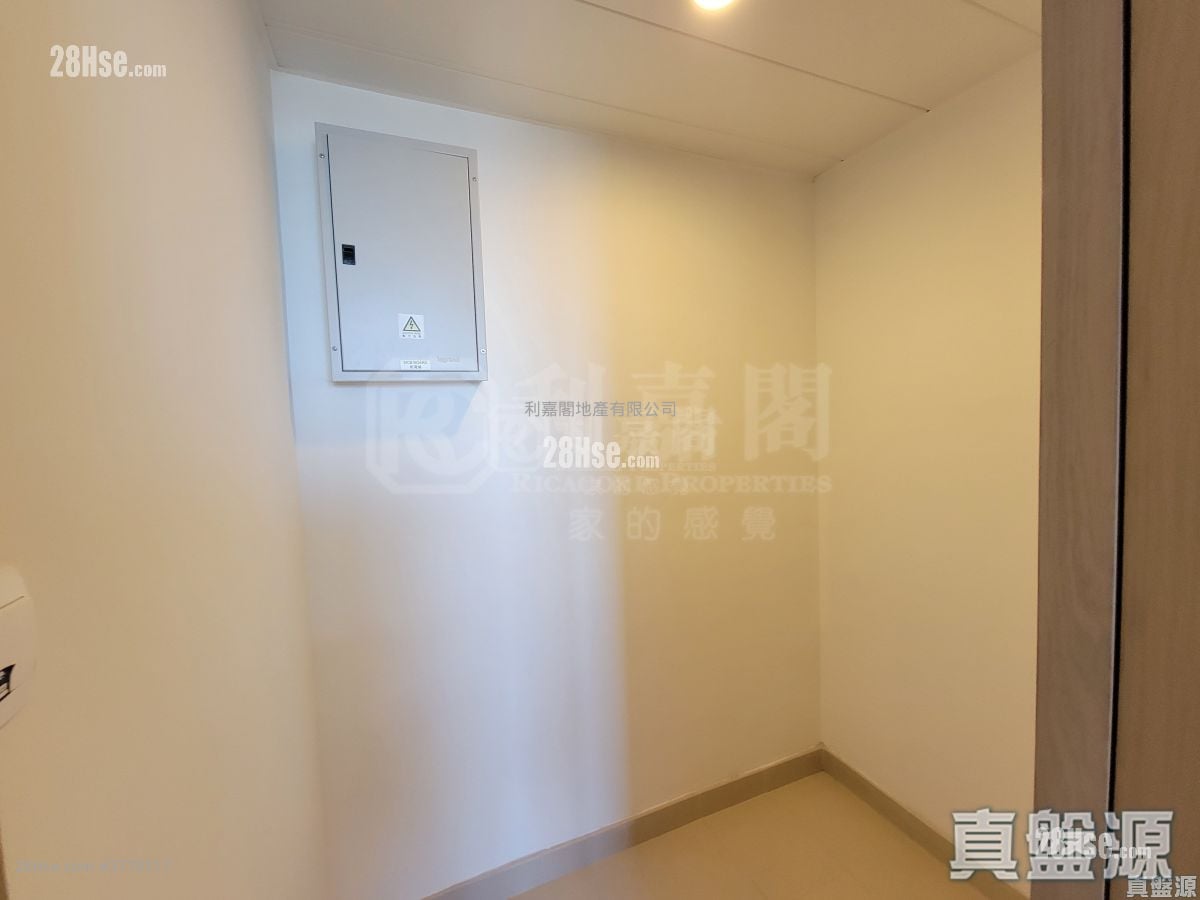 Lp6 Sell 3 Bedrooms , 2 Bathrooms 791 ft²