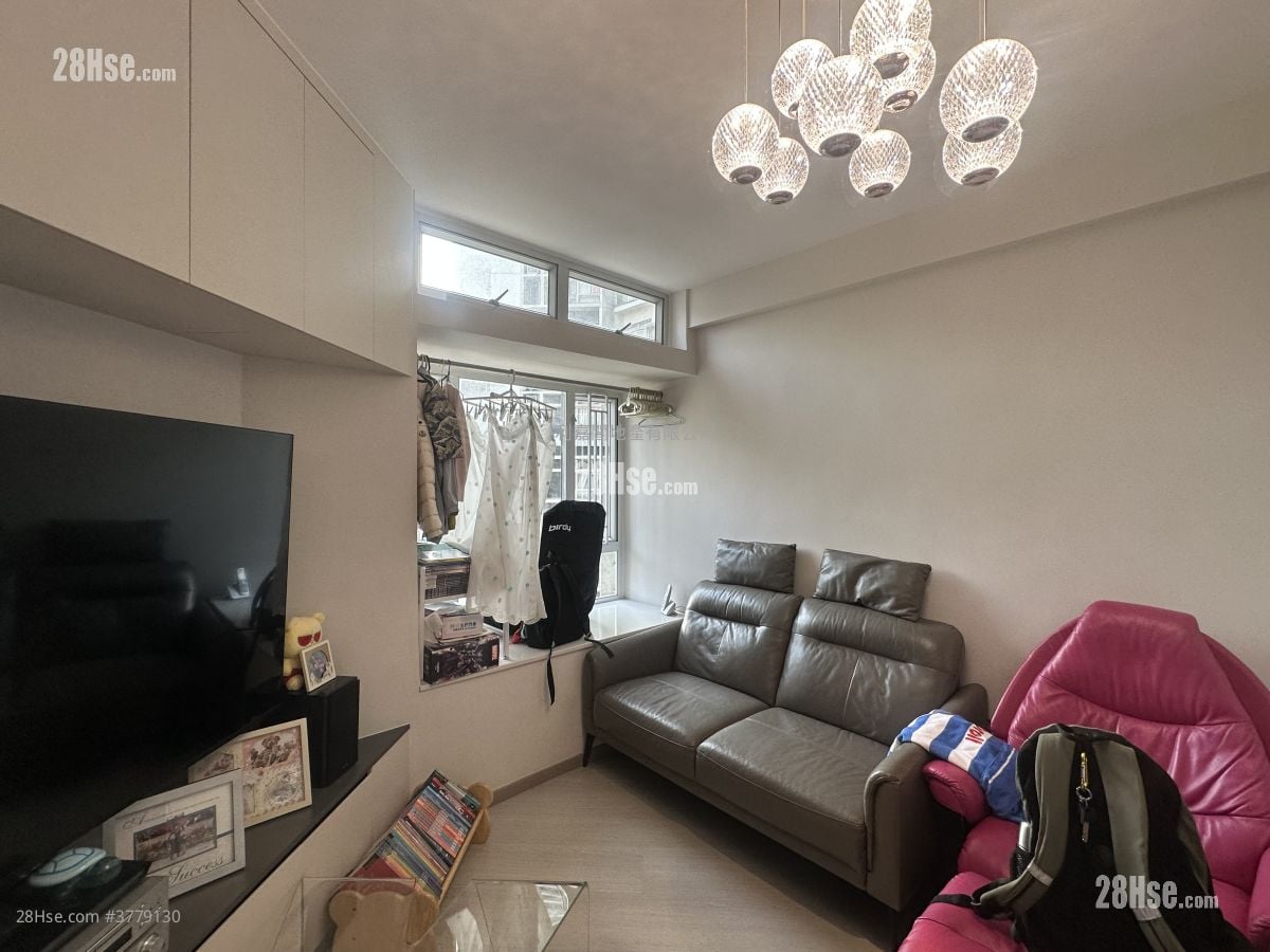 Kingswood Villas Sell 3 Bedrooms , 1 Bathroom 549 ft²