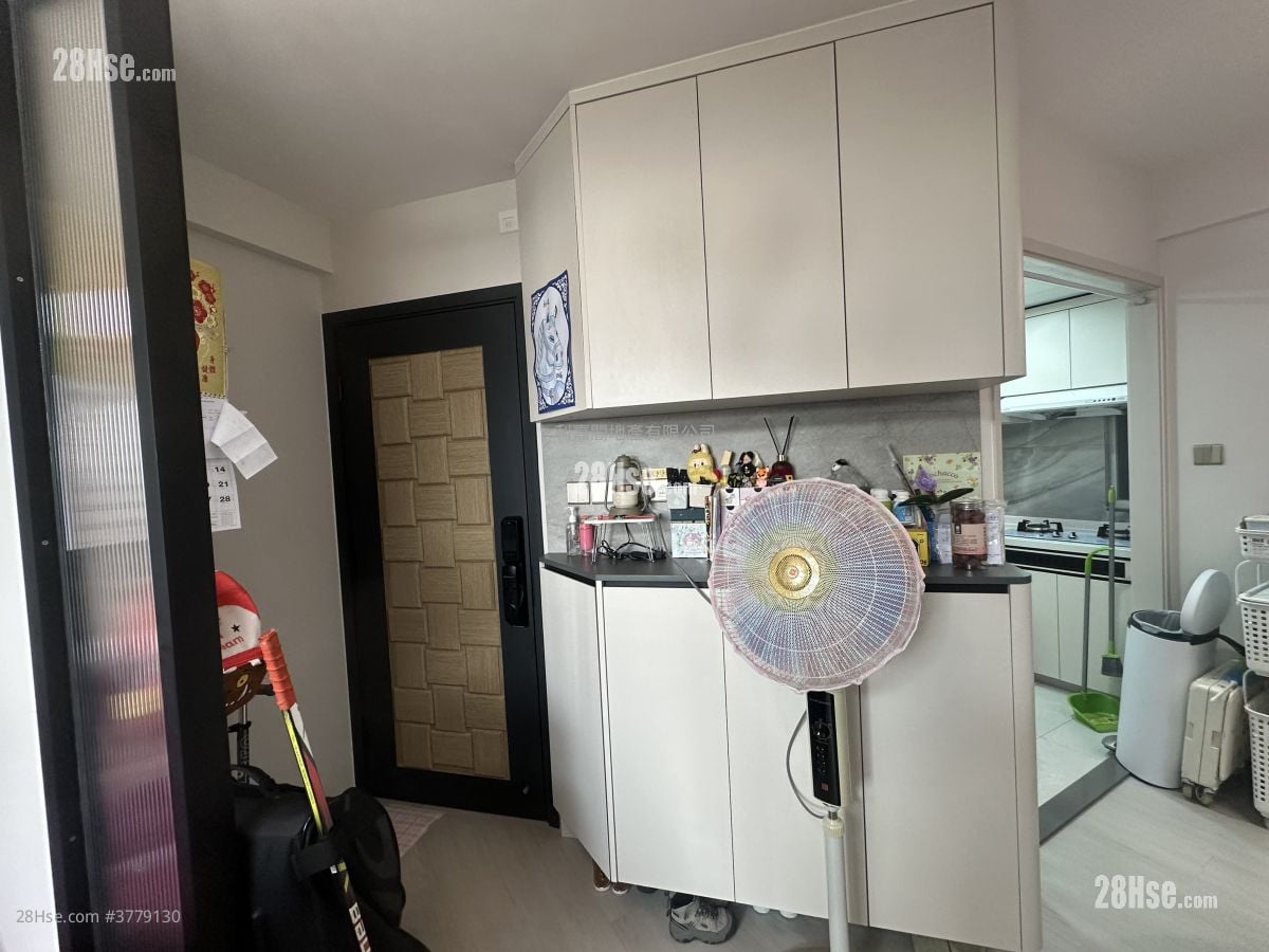 Kingswood Villas Sell 3 Bedrooms , 1 Bathroom 549 ft²