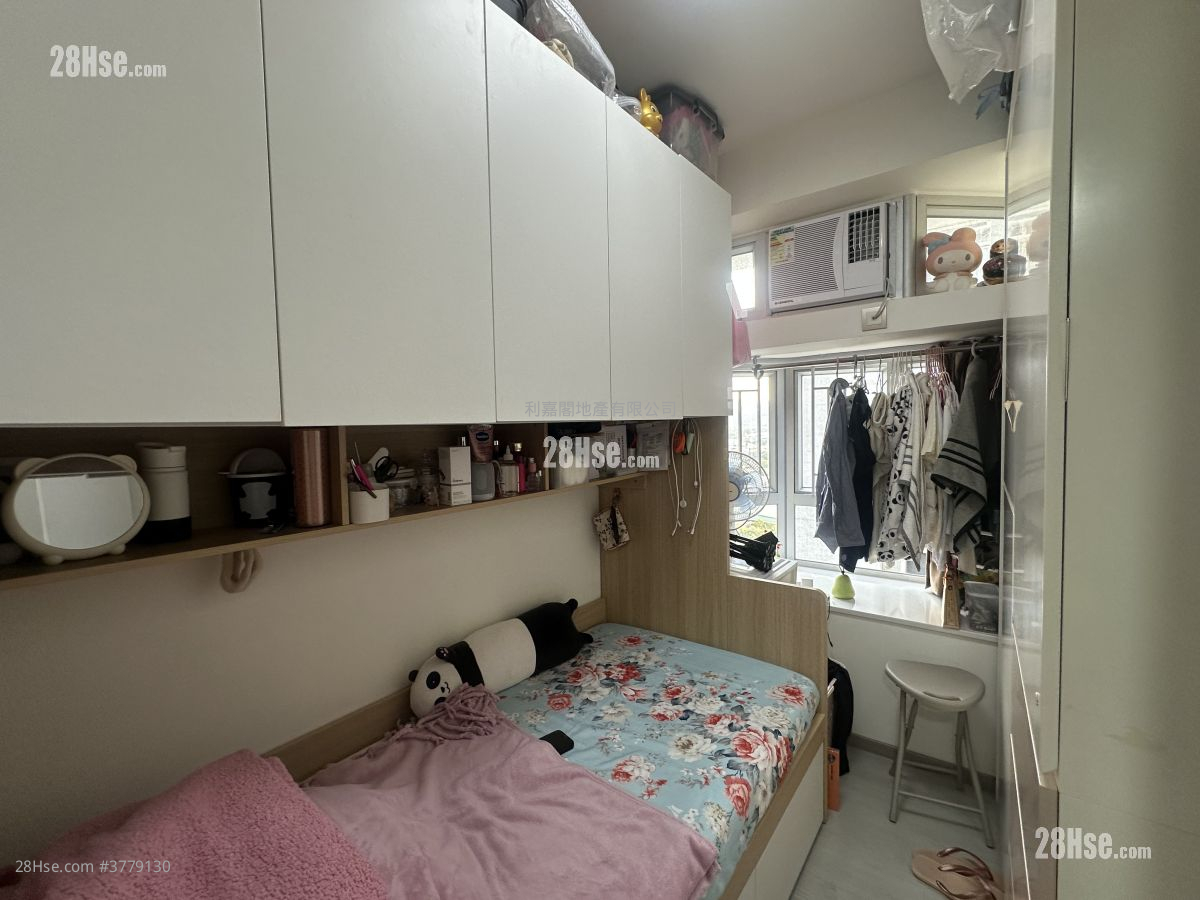 Kingswood Villas Sell 3 Bedrooms , 1 Bathroom 549 ft²