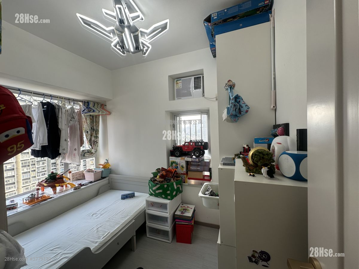 Kingswood Villas Sell 3 Bedrooms , 1 Bathroom 549 ft²