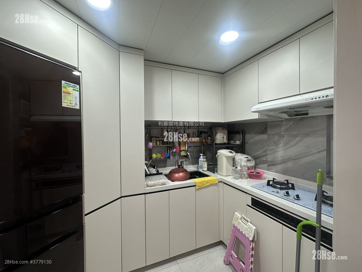 Kingswood Villas Sell 3 Bedrooms , 1 Bathroom 549 ft²