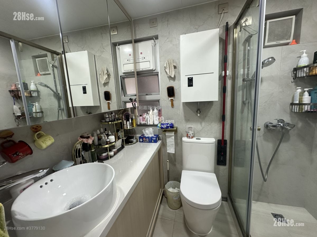 Kingswood Villas Sell 3 Bedrooms , 1 Bathroom 549 ft²