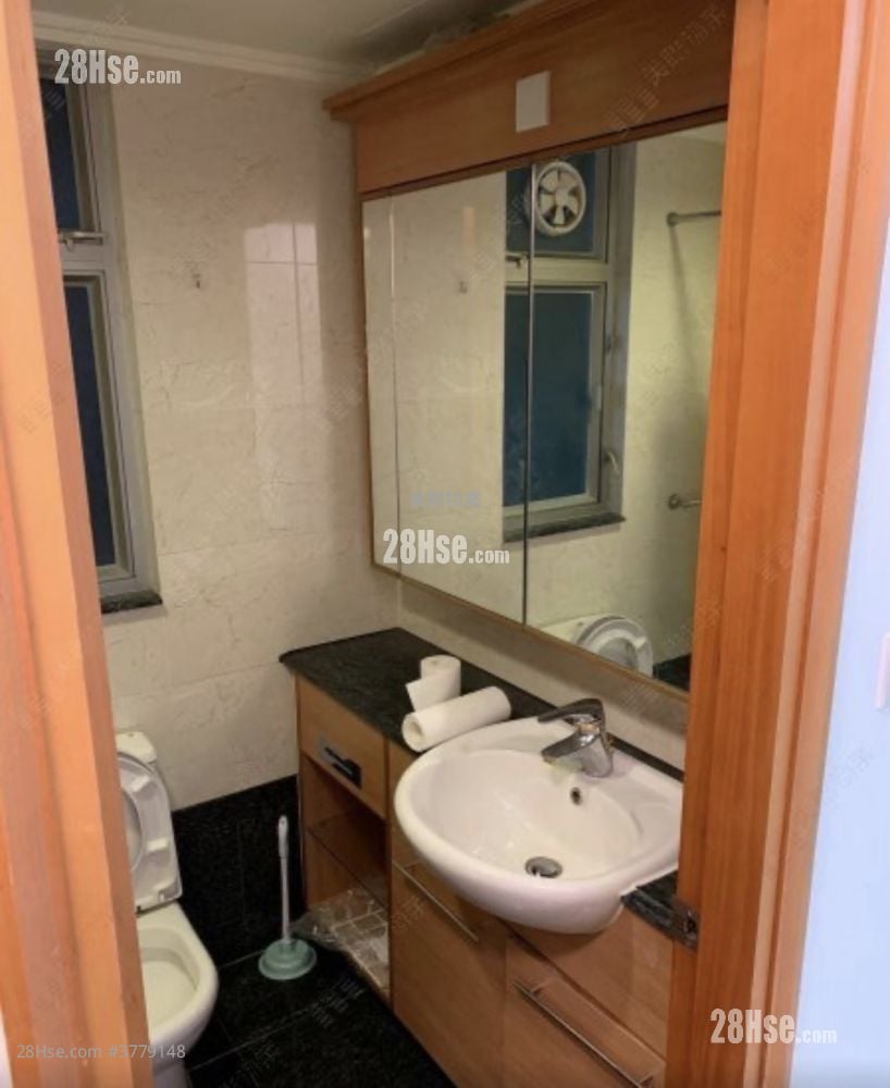 Sham Wan Towers Sell 3 Bedrooms 581 ft²