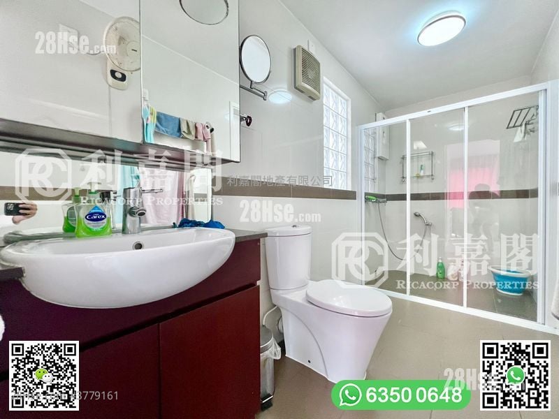 南围 售盘 4 房 , 3 浴室 2,100 平方尺