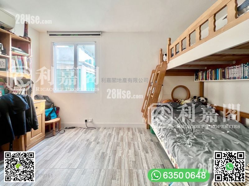 南围 售盘 4 房 , 3 浴室 2,100 平方尺