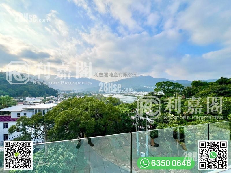 南围 售盘 4 房 , 3 浴室 2,100 平方尺