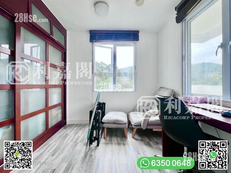 南围 售盘 4 房 , 3 浴室 2,100 平方尺