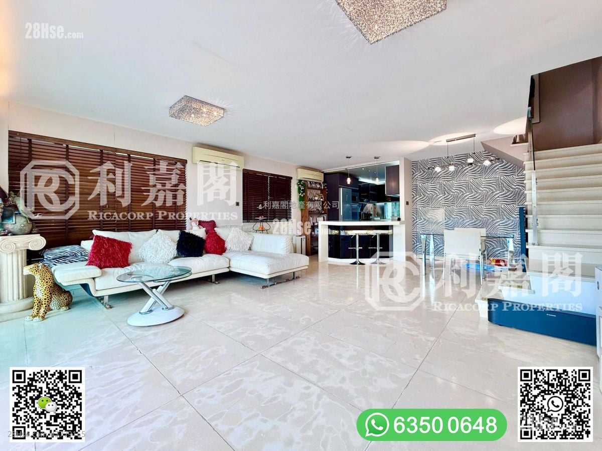 Sai Sha Road Village Sell 4 Bedrooms , 3 Bathrooms 2,100 ft²