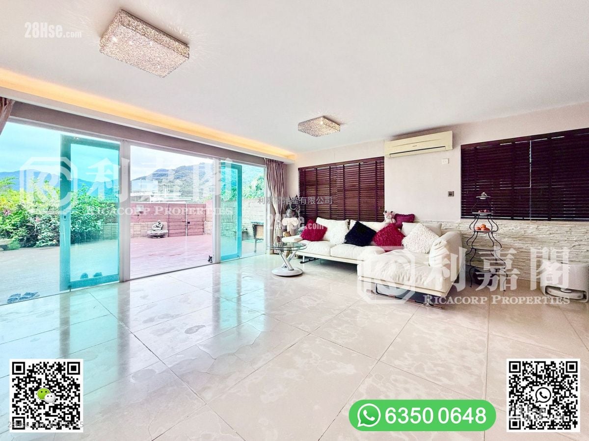 Sai Sha Road Village Sell 4 Bedrooms , 3 Bathrooms 2,100 ft²