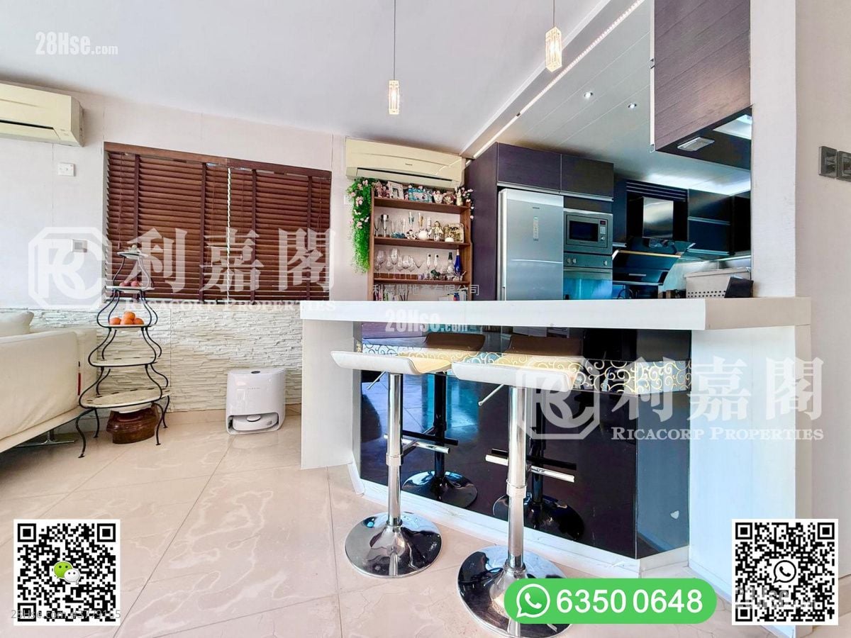 Sai Sha Road Village Sell 4 Bedrooms , 3 Bathrooms 2,100 ft²