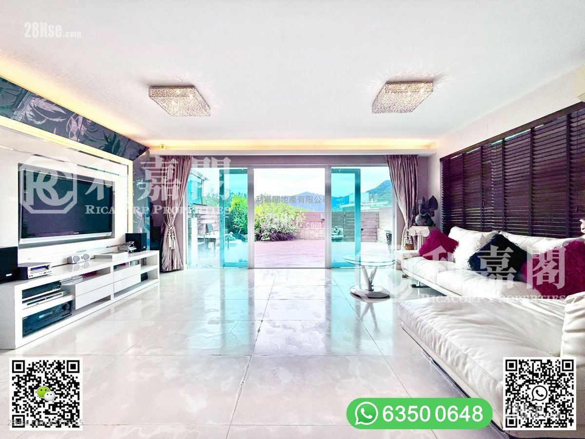 Sai Sha Road Village Sell 4 Bedrooms , 3 Bathrooms 2,100 ft²