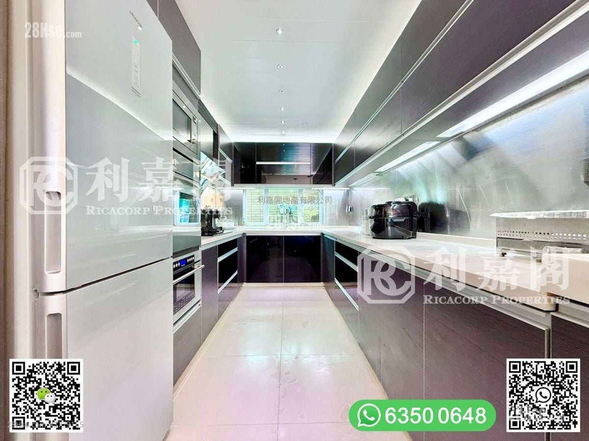 Sai Sha Road Village Sell 4 Bedrooms , 3 Bathrooms 2,100 ft²