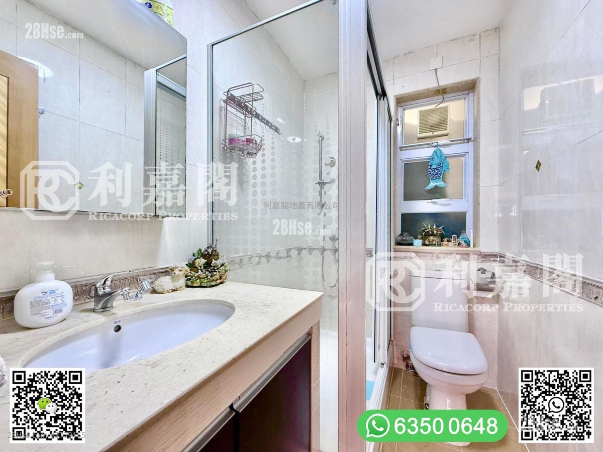 Sai Sha Road Village Sell 4 Bedrooms , 3 Bathrooms 2,100 ft²