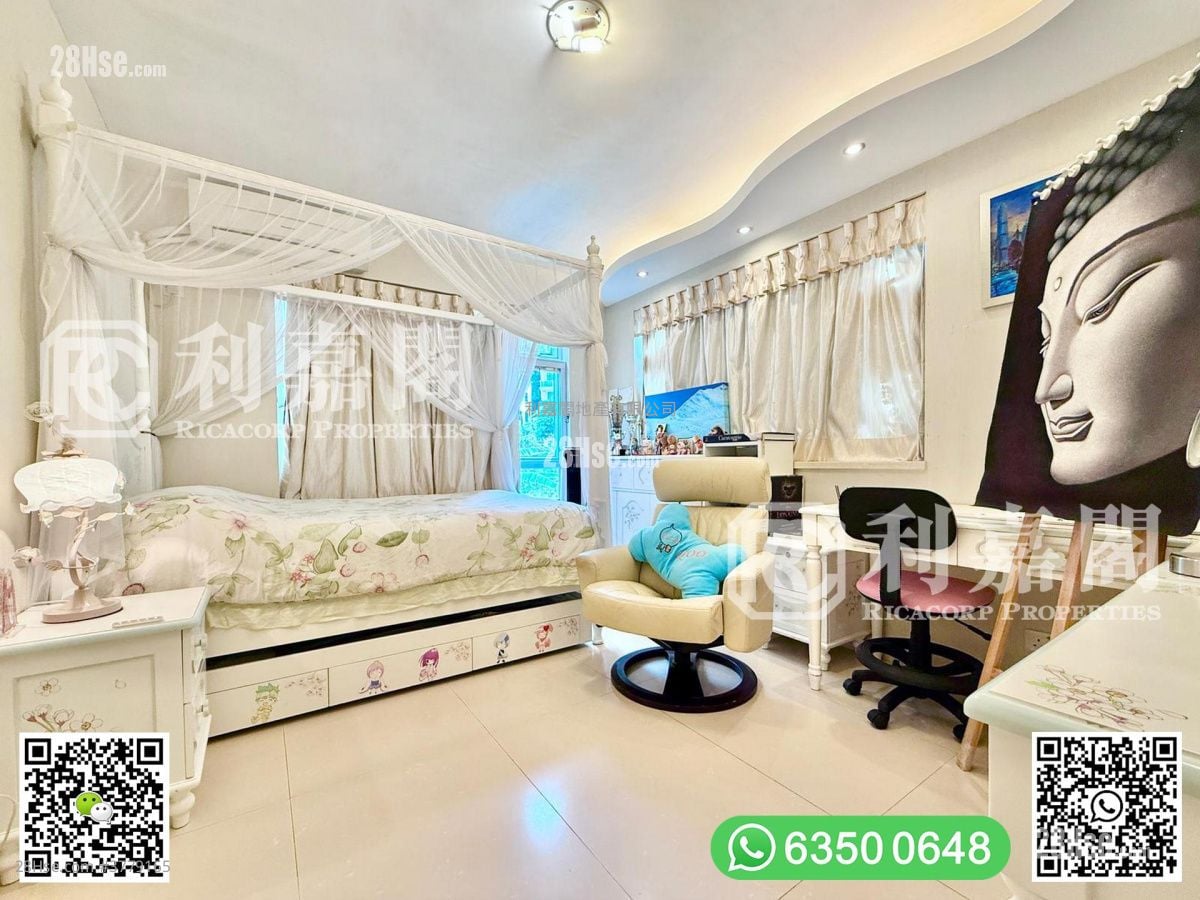 Sai Sha Road Village Sell 4 Bedrooms , 3 Bathrooms 2,100 ft²