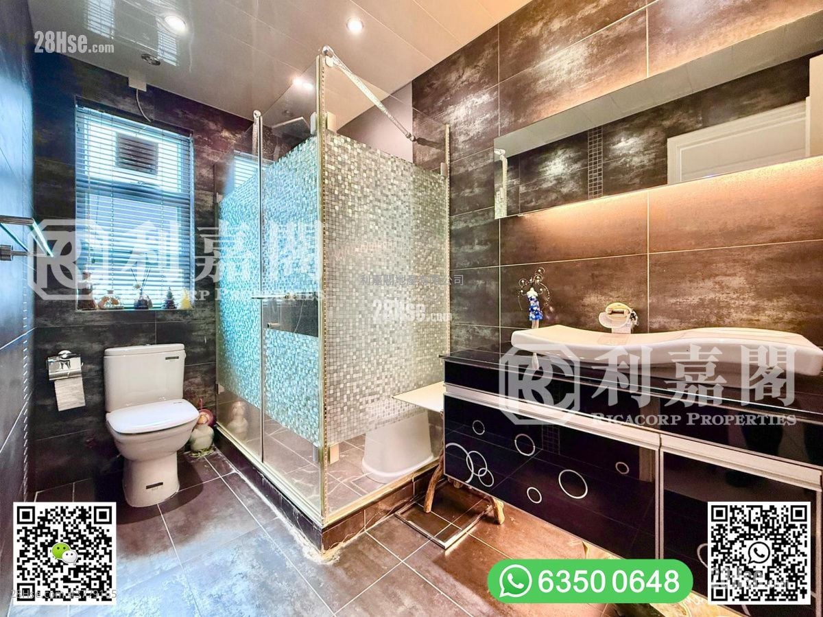 Sai Sha Road Village Sell 4 Bedrooms , 3 Bathrooms 2,100 ft²