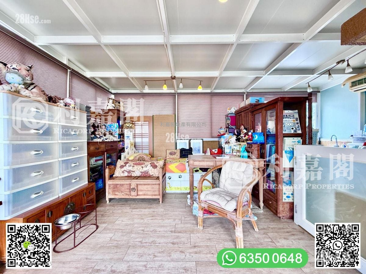 Sai Sha Road Village Sell 4 Bedrooms , 3 Bathrooms 2,100 ft²
