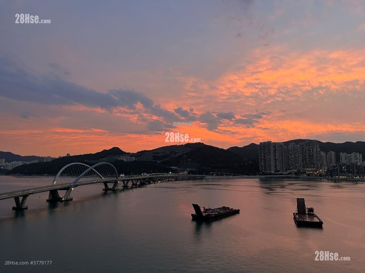 Sea To Sky 售盘 4 房 , 3 浴室 1,057 平方尺