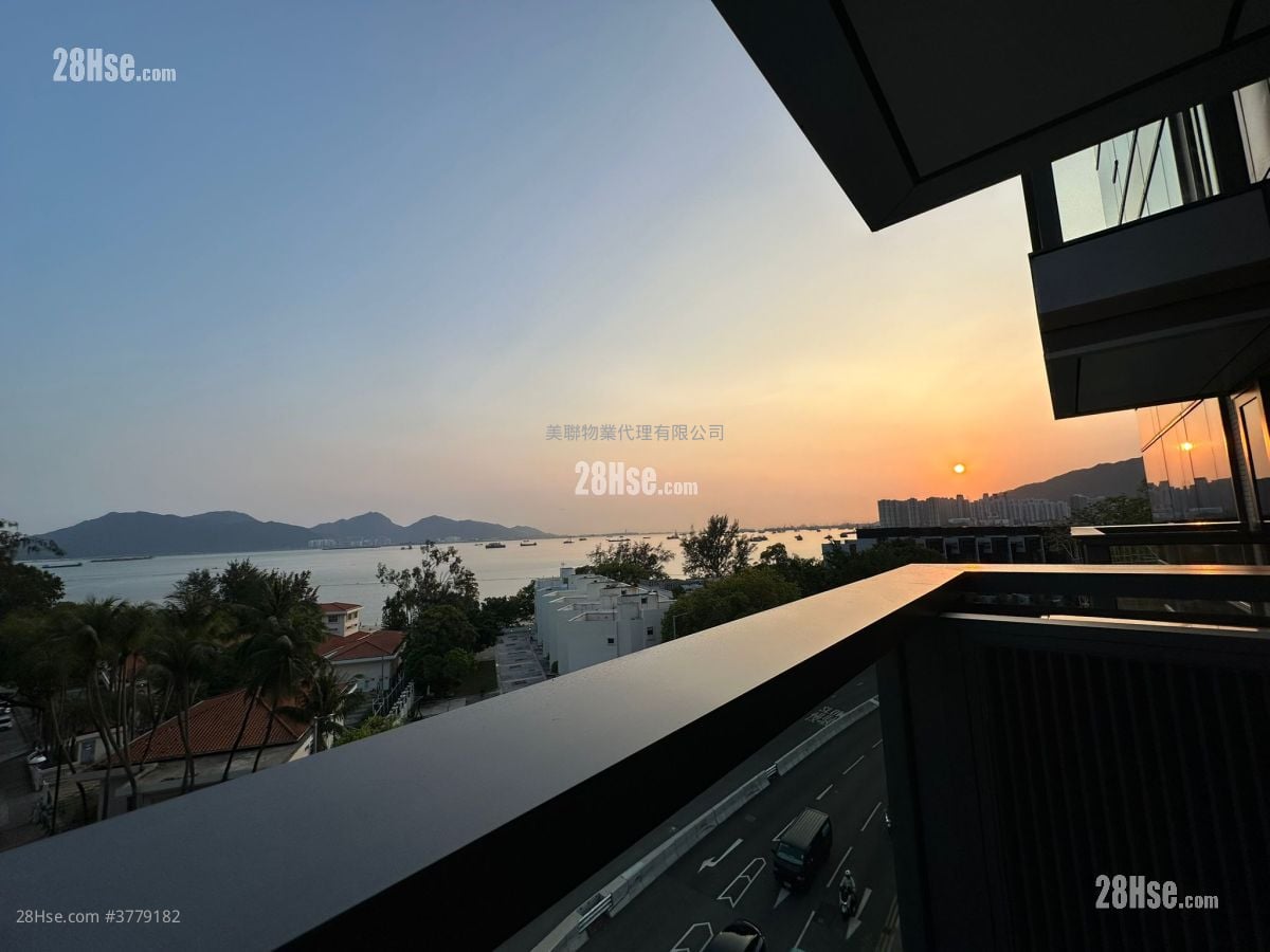 Gold Coast Bay Sell 2 Bedrooms 417 ft²