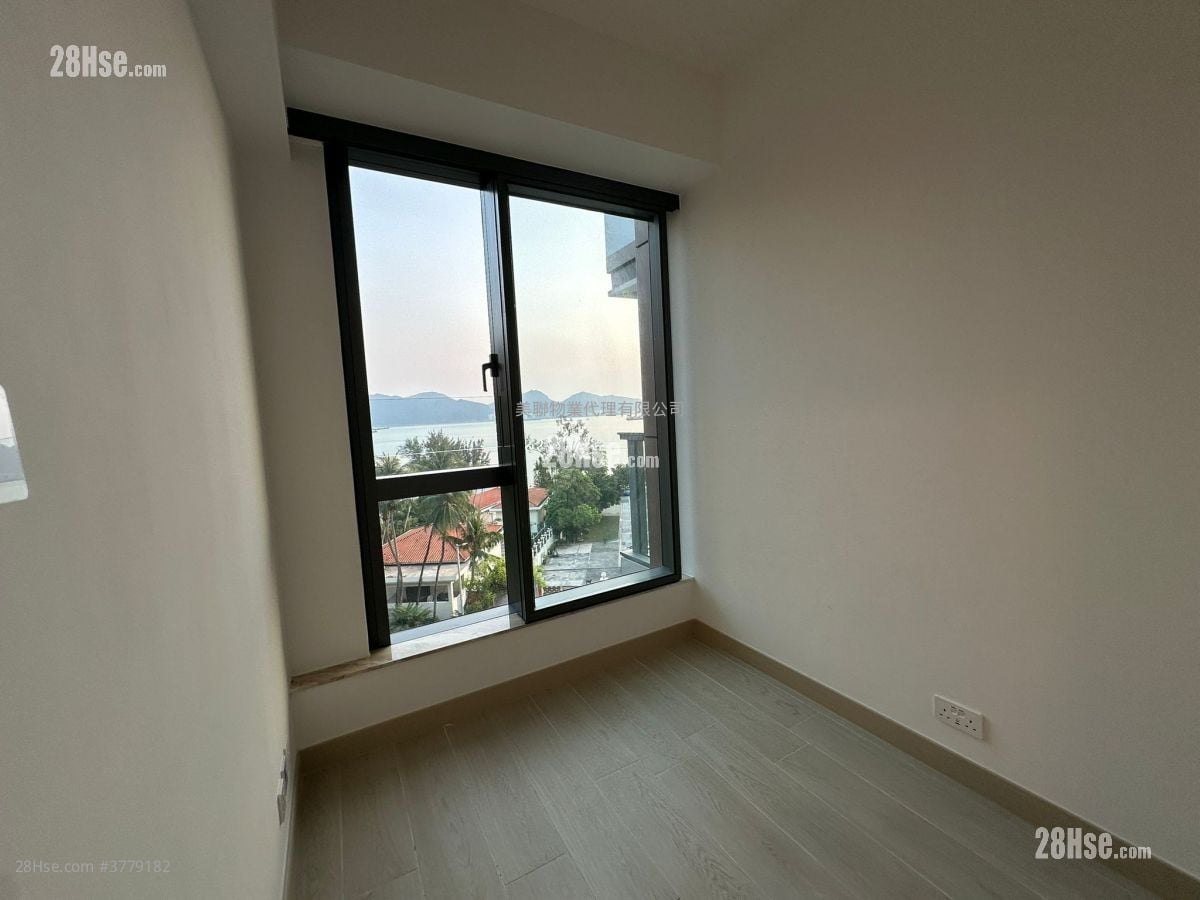 Gold Coast Bay Sell 2 Bedrooms 417 ft²