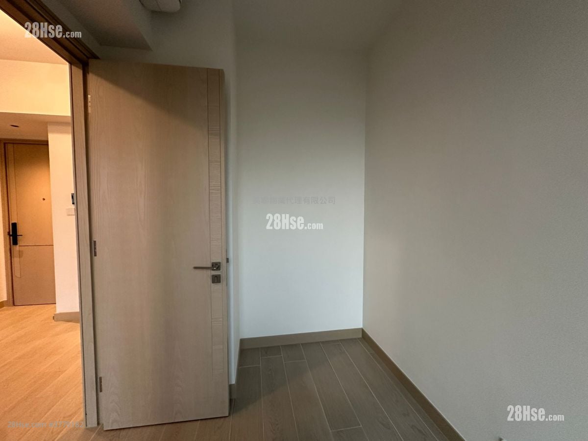 Gold Coast Bay Sell 2 Bedrooms 417 ft²