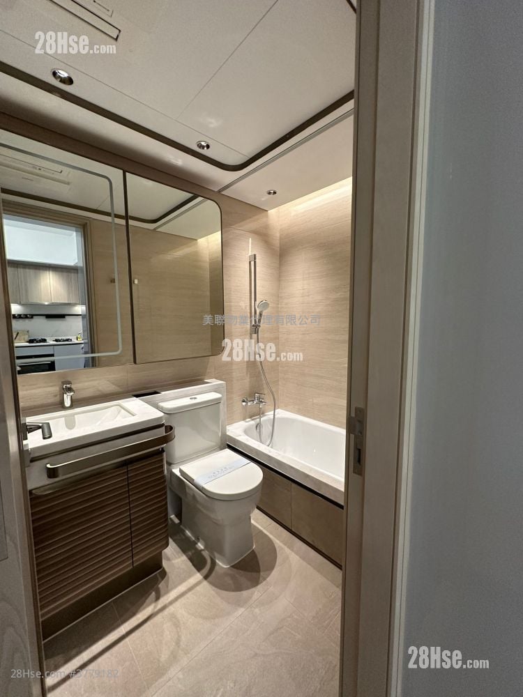 Gold Coast Bay Sell 2 Bedrooms 417 ft²