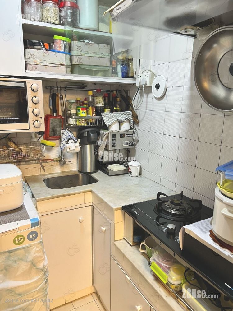 Tak Fat Building Sell 2 Bedrooms , 1 Bathroom 259 ft²