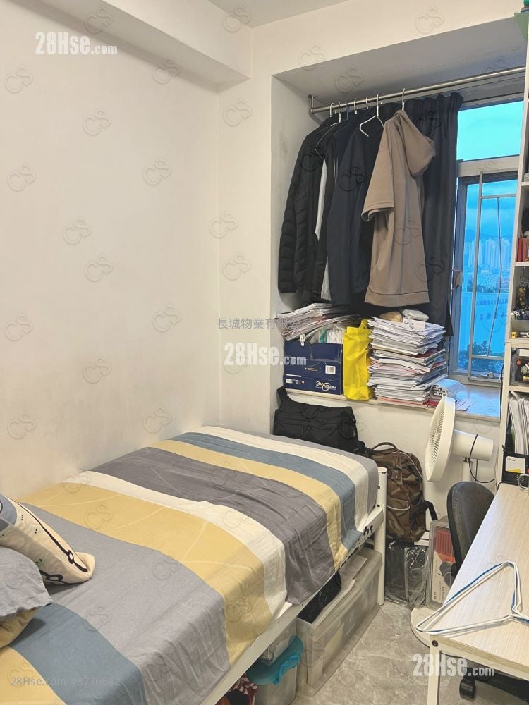 Tak Fat Building Sell 2 Bedrooms , 1 Bathroom 259 ft²