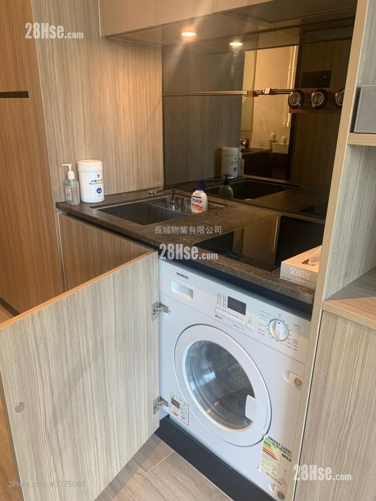 Novum East Sell Studio , 1 Bathroom 214 ft²