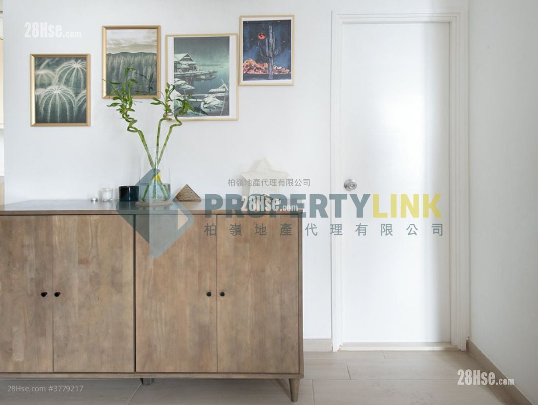 Euston Court Sell 2 Bedrooms , 2 Bathrooms 775 ft²